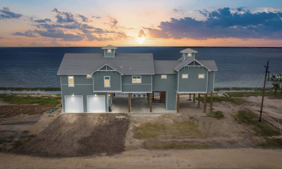 San Patricio County House | Waterfront Getaway w/Pier & Kayak Access!