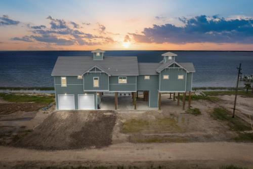 San Patricio County House | Waterfront Getaway with Pier Access