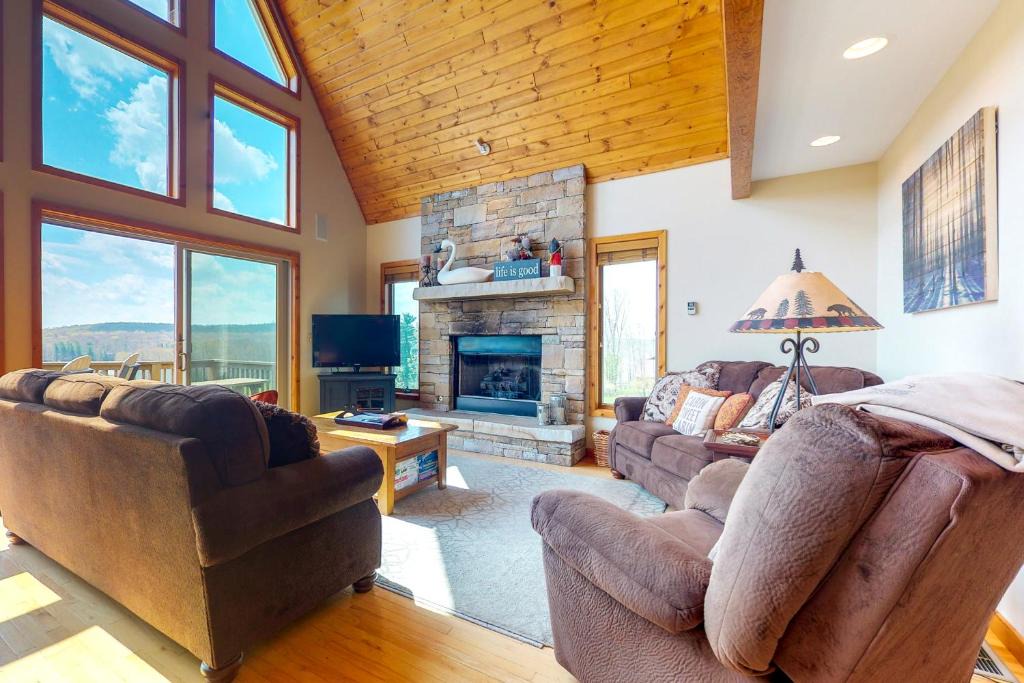 Waterfront Greens Ski Chalet | Waterfront Greens Chalet