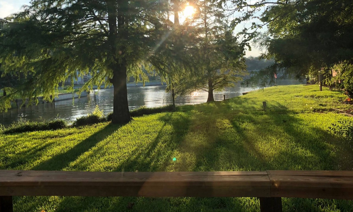 Blanchard House | Waterfront Group-friendly House on Livingston