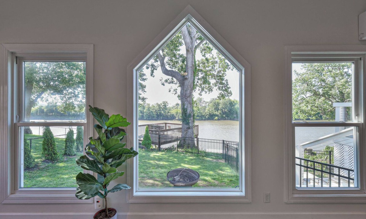 Nashville Apartment | Waterfront Guest House Suite, River Views 15 minutes from Downtown! Pet Friendly