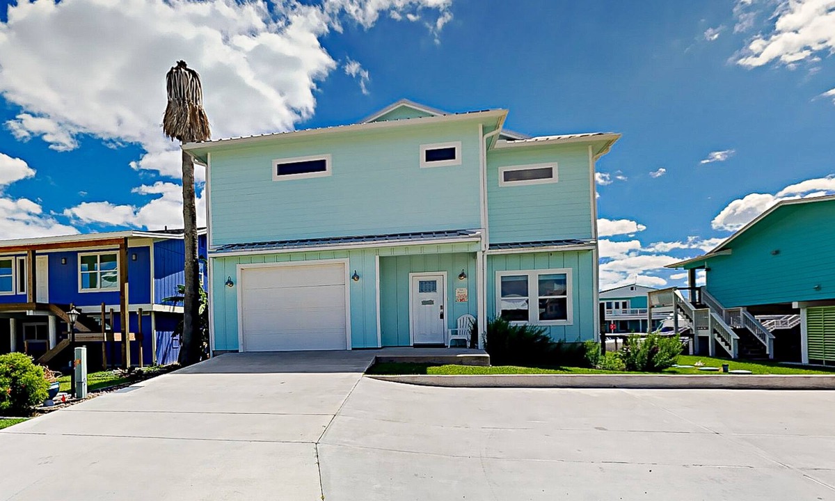 City-by-the Sea House | Waterfront Haven | City-By-The Sea | Dog-Friendly | Private Pool & Dock