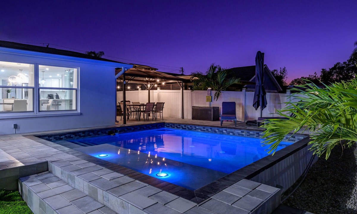 Bay Crest Park House | Waterfront~Heated Pool~Home Gym~Fire Pit