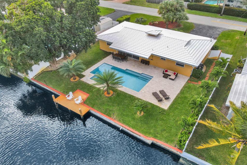 North Corals House | Waterfront Heated Pool(Complimentary), Jacuzzi, Pier, 2mi to Beach
