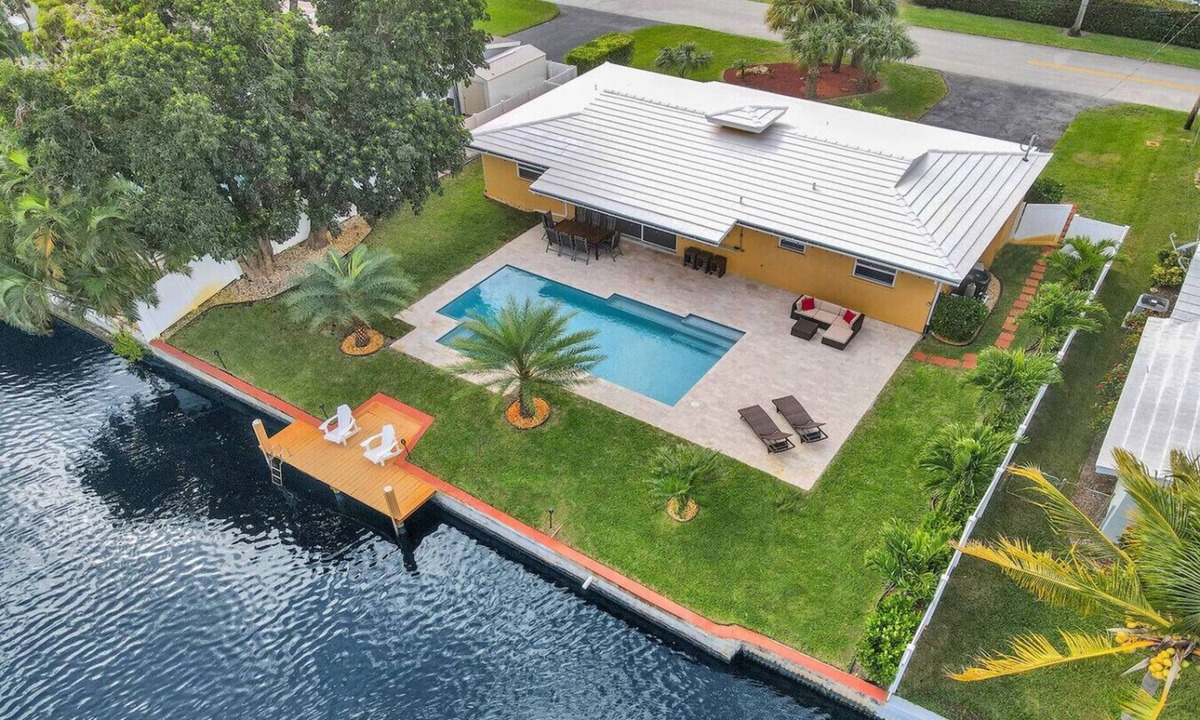 North Corals House | Waterfront Heated Pool, Jacuzzi, Private Pier, 2mi to Beach