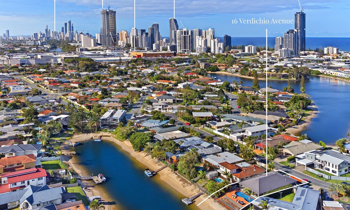 Mermaid Waters House | Waterfront Hide-Out