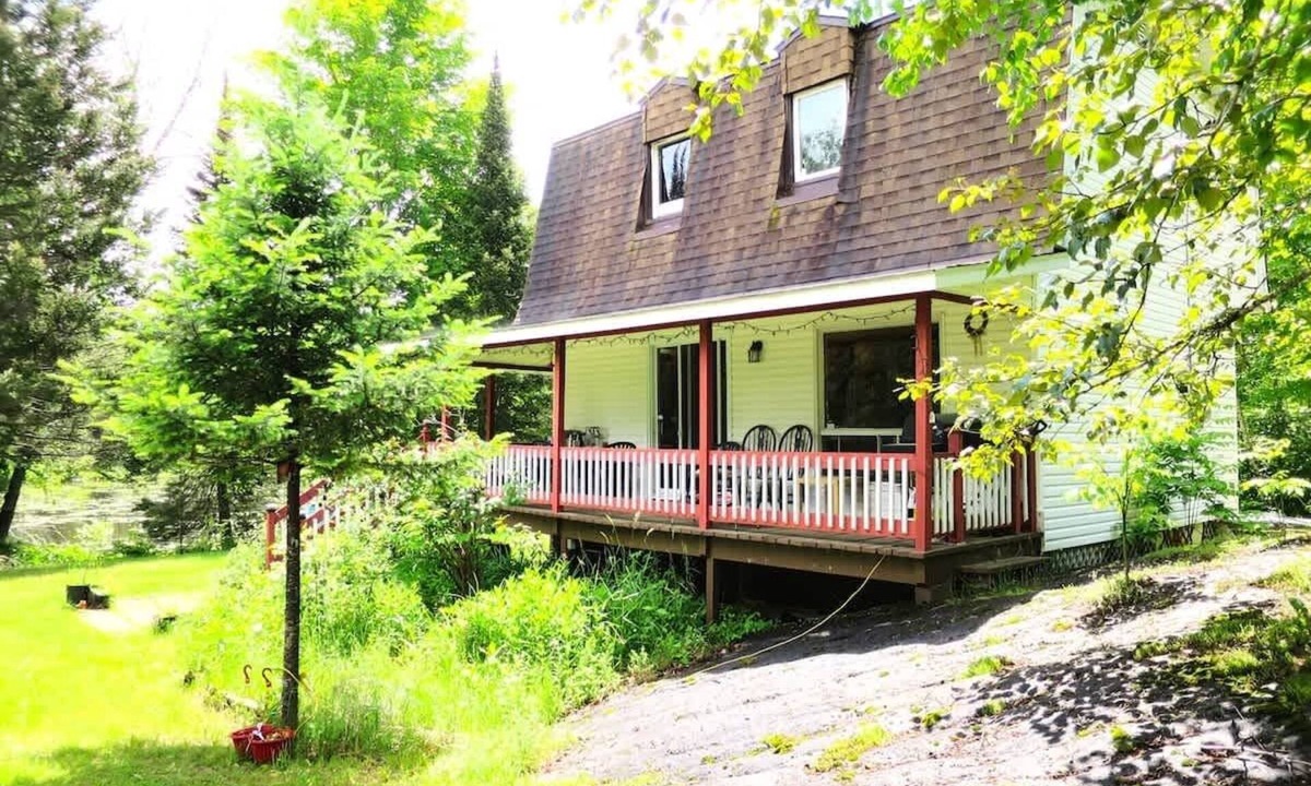 Blue Sea Cottage | Waterfront, hiking trails, ATV, Skidoo