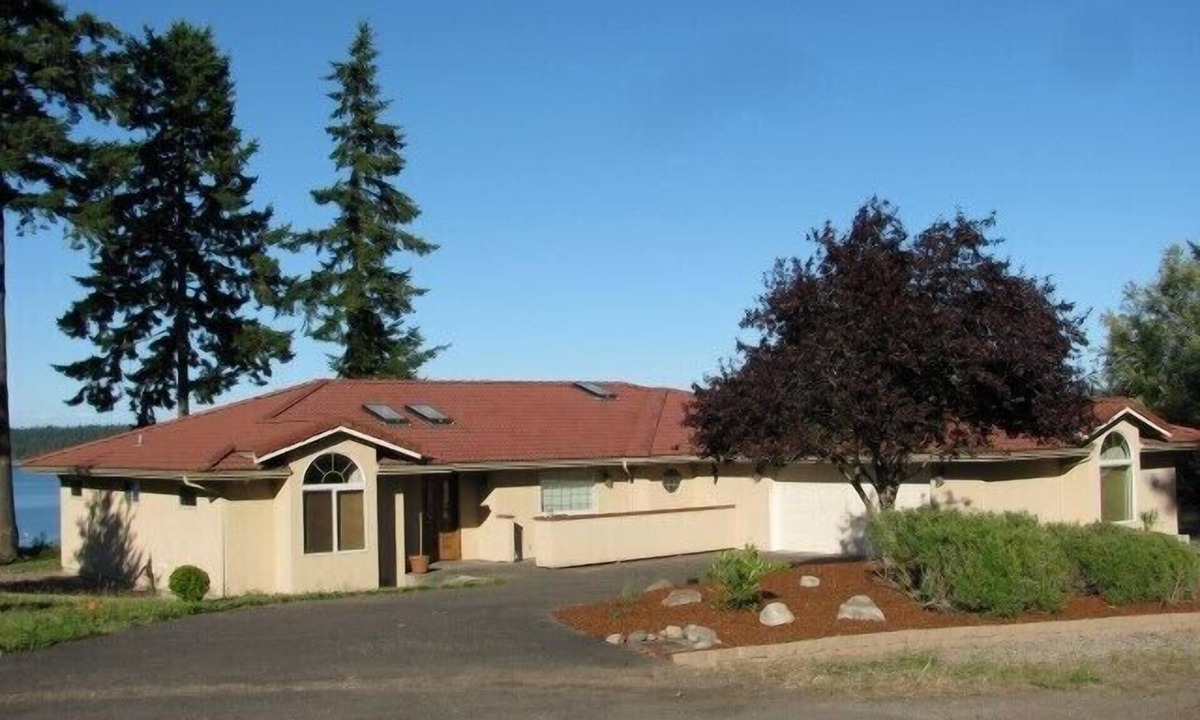 Adelma Beach House | Waterfront Home - 3 BR, 2 BA