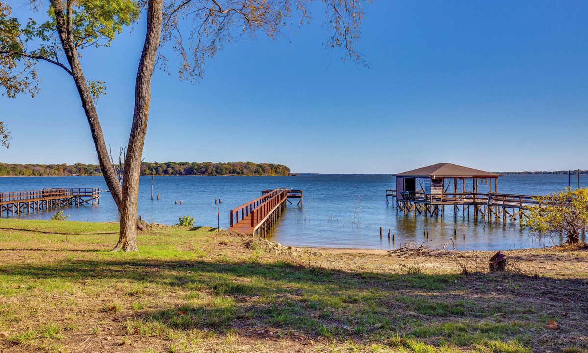 Emory House | Waterfront Home at Lake Fork w/Boardwalk