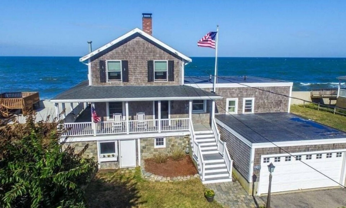 Scituate House | Waterfront home for family getaways
