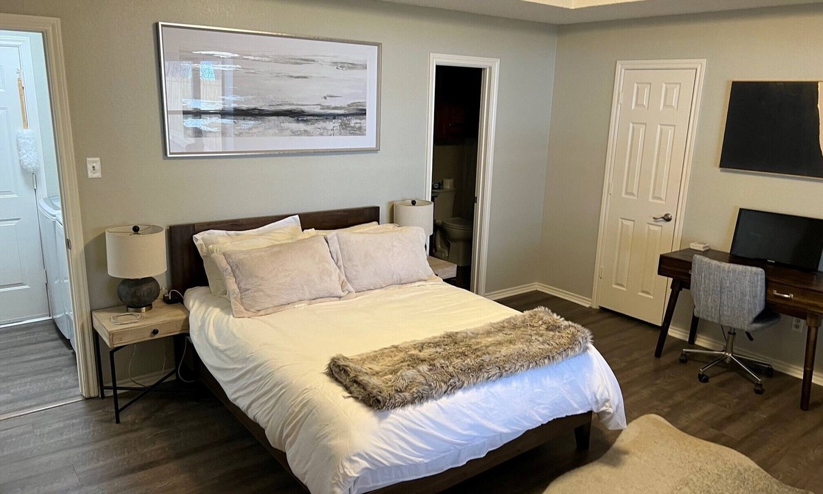 Lakeside House | Waterfront Home Minutes from Downtown Fort Worth and Stockyards