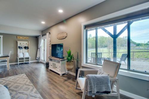 Poplar Bluff Apartment | Waterfront Home Near Mark Twain National Forest