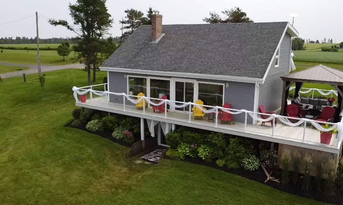 Georgetown House | Waterfront Home of over 2 acres!