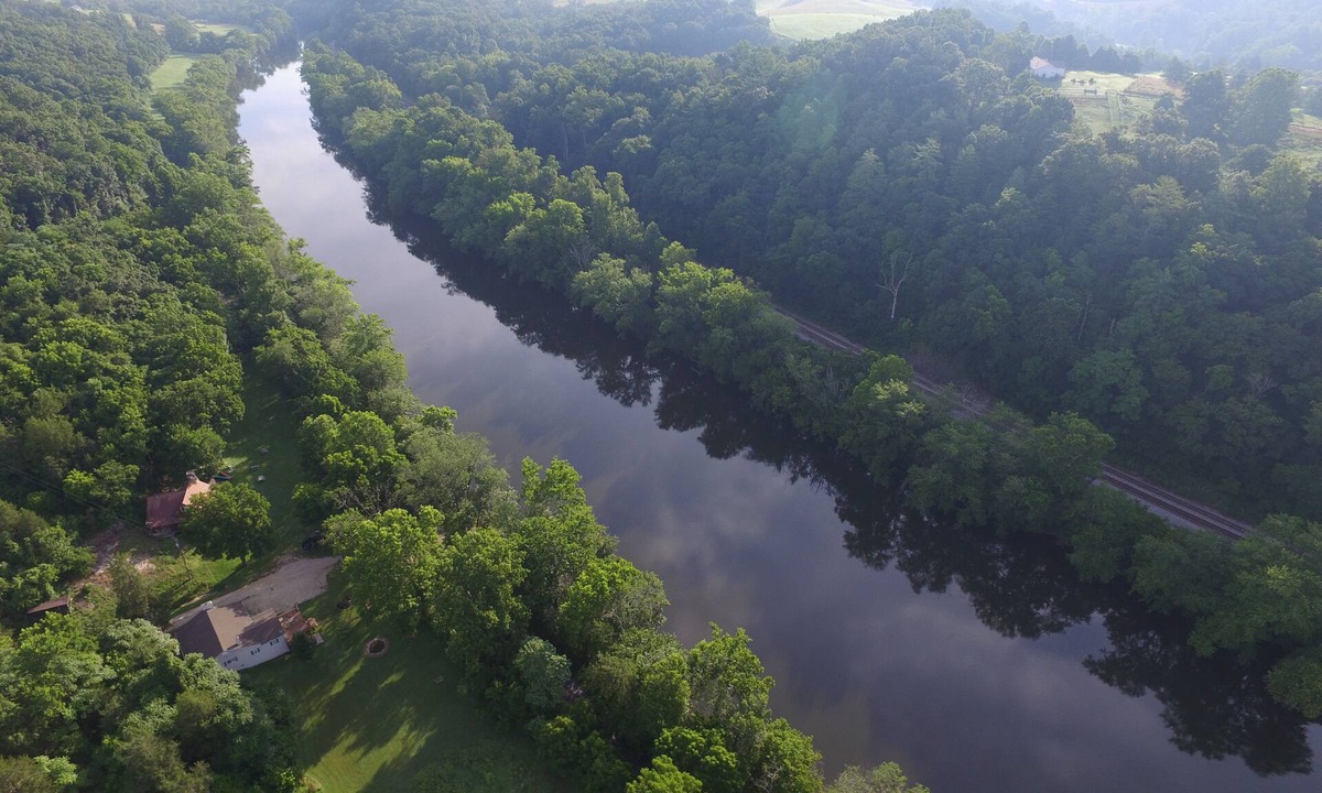 Buchanan House | Waterfront Home On James River- Springwood Va