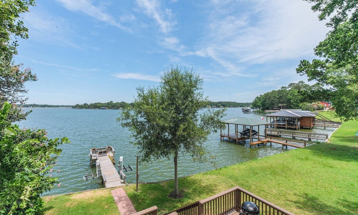 Livingston House | Waterfront home on Lake Livingston
