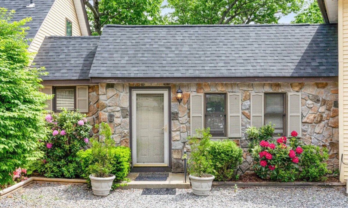 Holderness House | Waterfront home on Squam Lake