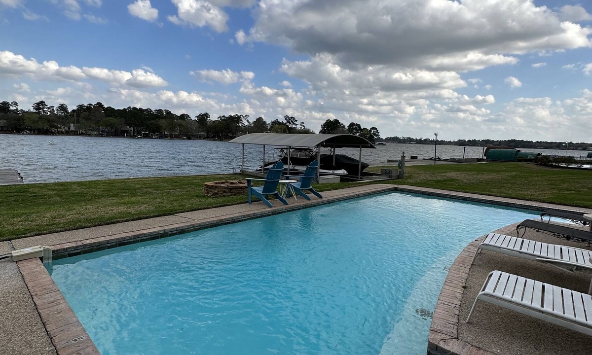 Walden on Lake Conroe House | WATERFRONT HOME PRIVATE POOL BOAT DOCK GOOD FISHING GOLF MEMORIES