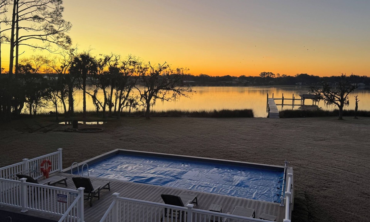 Hollyford House | Waterfront Home | Stadium | Beach | Downtown | Zoo