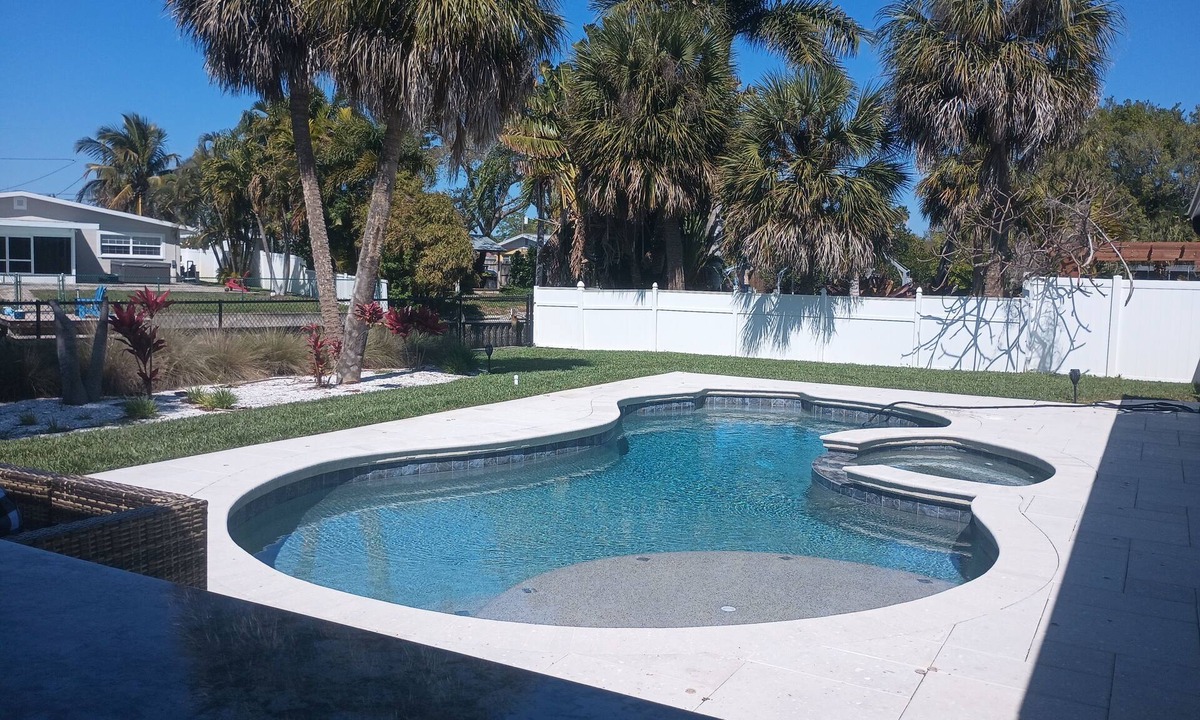 Shore Acres House | Waterfront Home Shore Acres