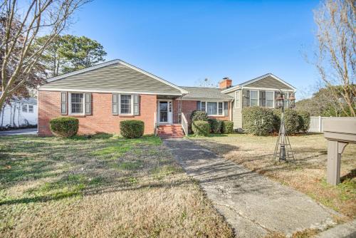 Hampton House | Waterfront Home w/Dock & Yard in Hampton!