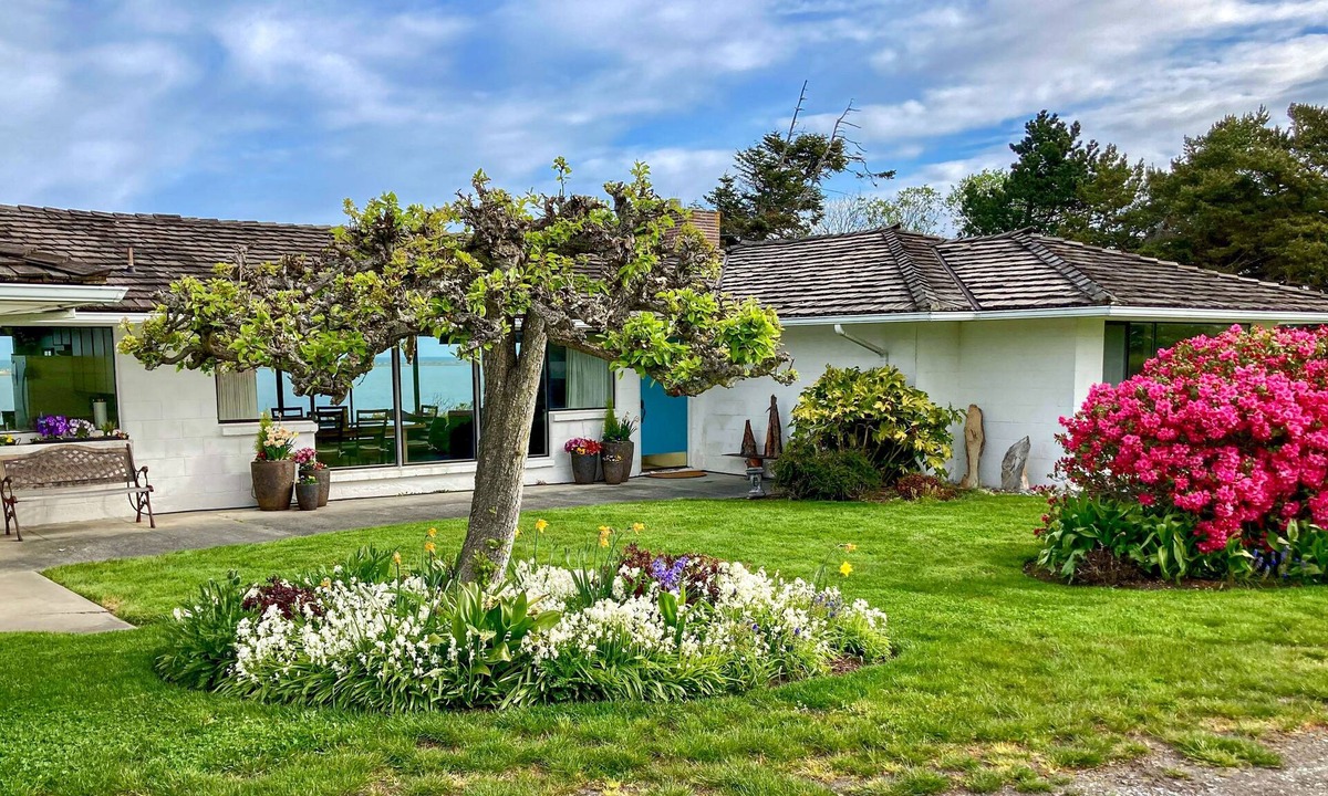 Mains Farm House | Waterfront home with bay and mountain views, beach access, fireplace