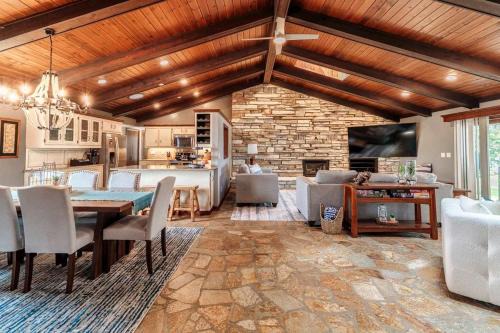 Suamico House | Waterfront Home with Dock Sleeps 8