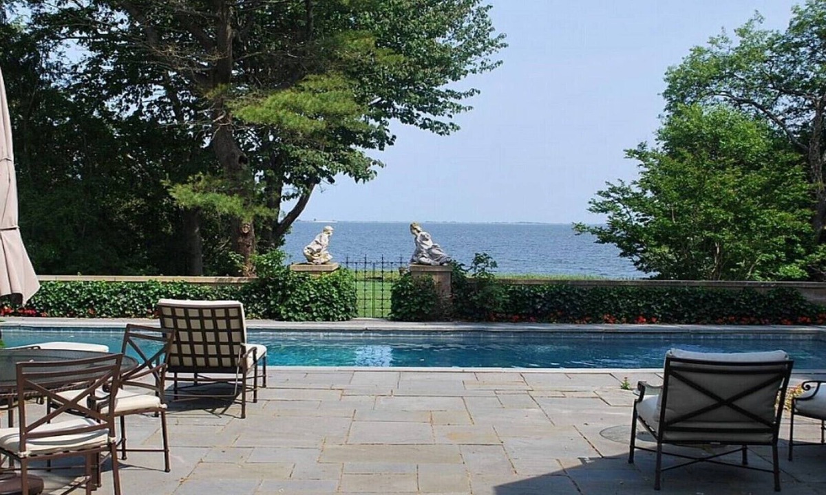 Bellport House | WATERFRONT HOME WITH PRIVATE BEACH/ONE MONTH MINIMUM STAY