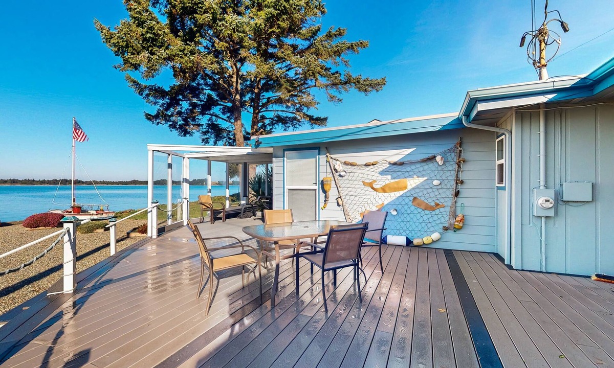 Coos Bay House | Waterfront home with panoramic bay views, deck, fireplace & beach access