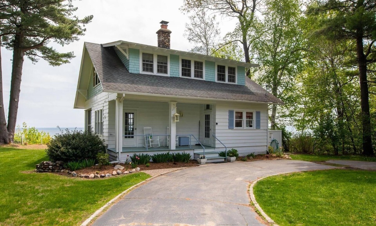 Lexington Cottage | Waterfront Homes in Lexington