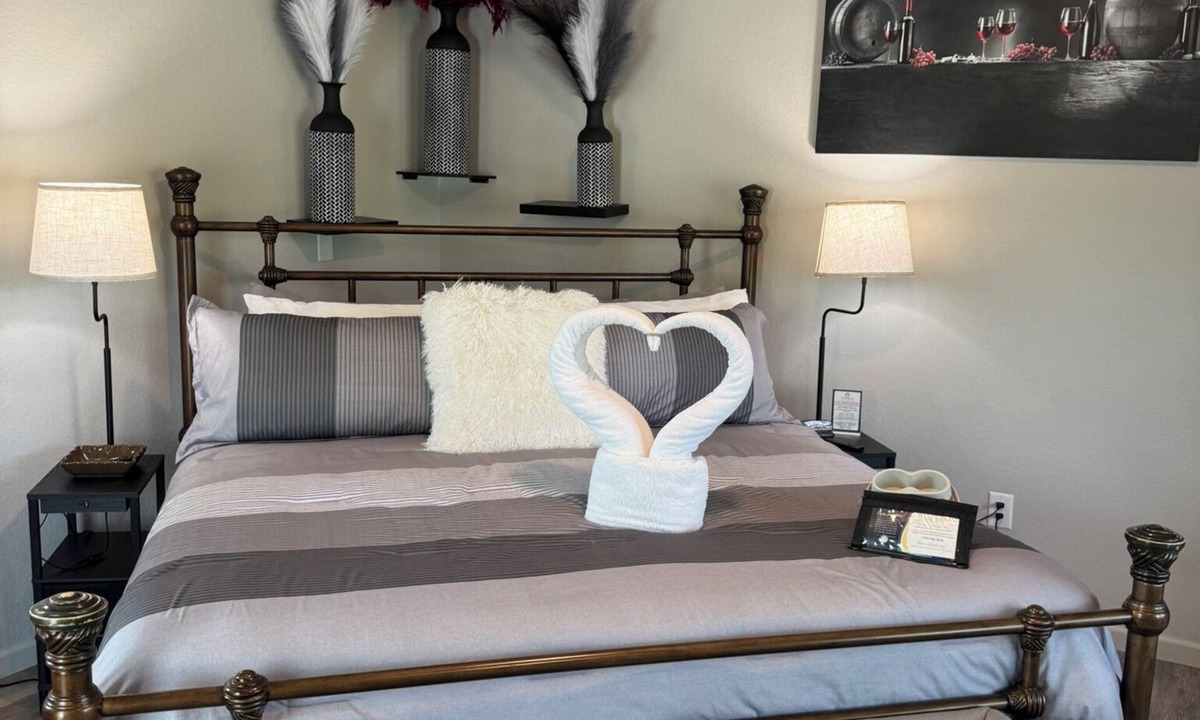 Grove Cabin | Waterfront Honeymoon Cabin with Pool Access