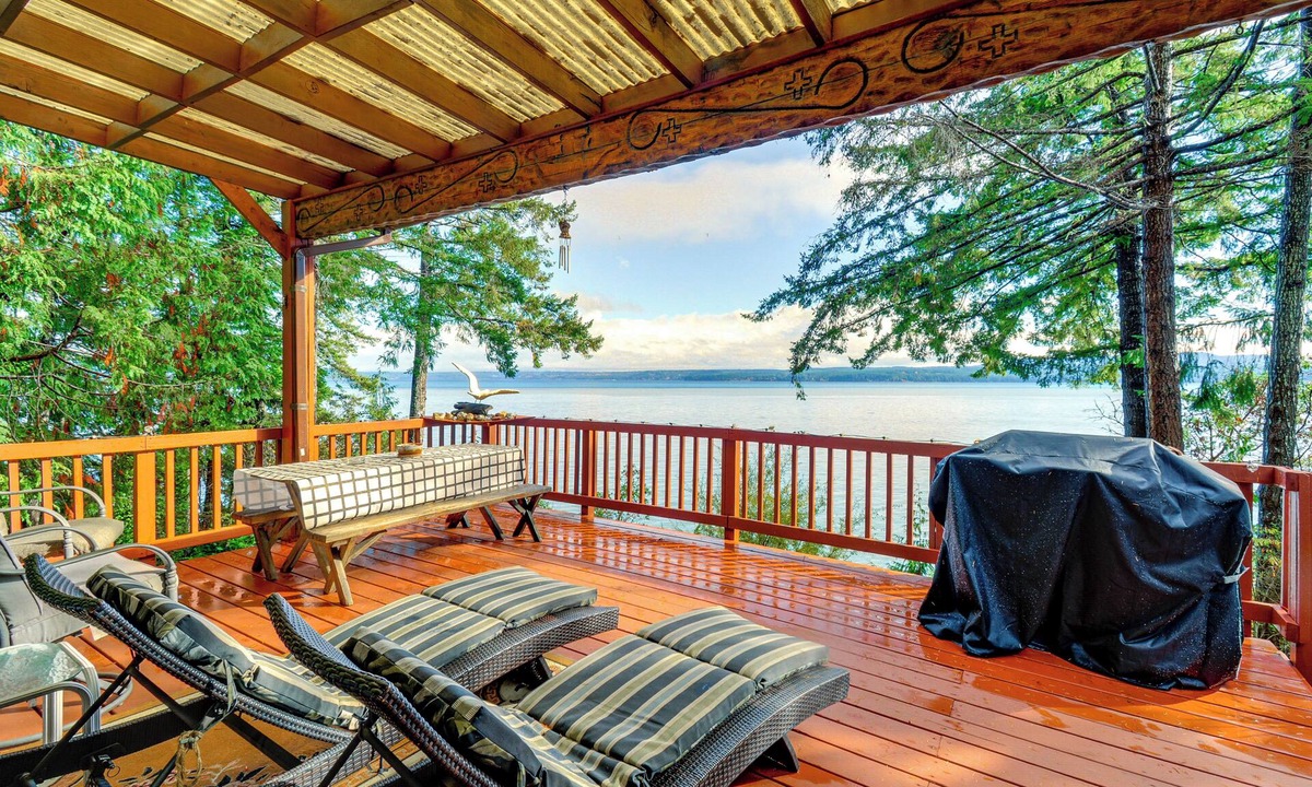 Brinnon House | Waterfront Hood Canal Home w/Pool Table!