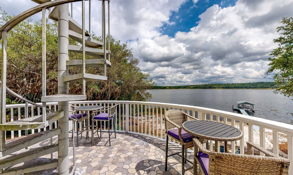 Putnam Hall House | Waterfront, Hot Tub, Arcade Room, Firepit, Dogs ok