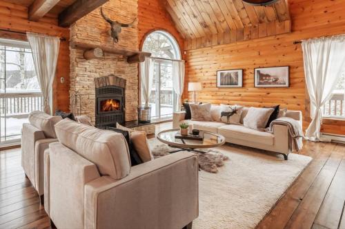 La Minerve Ski Chalet | Waterfront - hot tub - Theatre - Mont-Tremblant