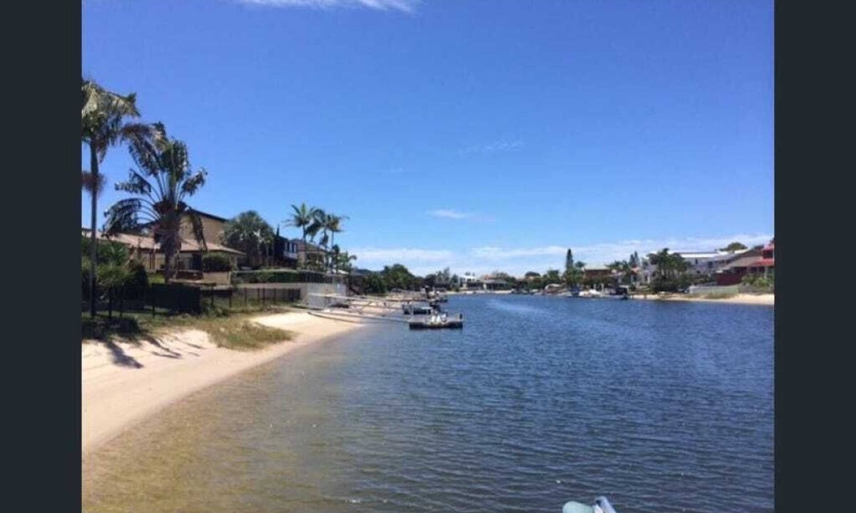 Mermaid Waters House | Waterfront House Mermaid Waters