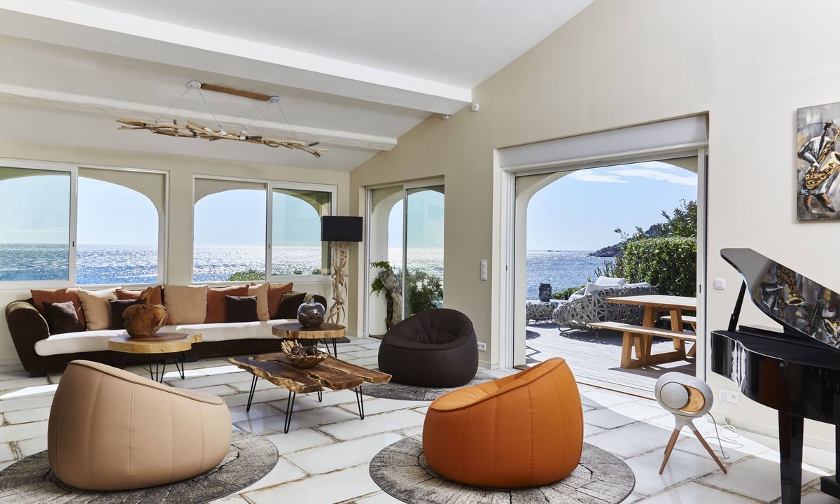 Ramatuelle House | waterfront house