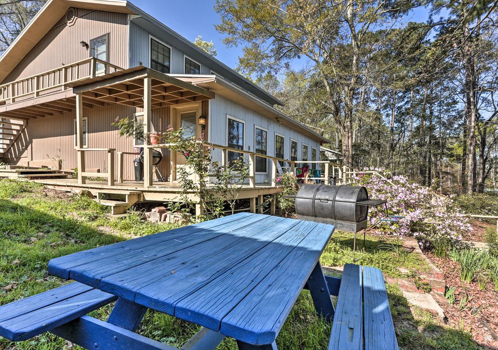 Negreet House | Waterfront House on Toledo Bend w/ Private Dock!