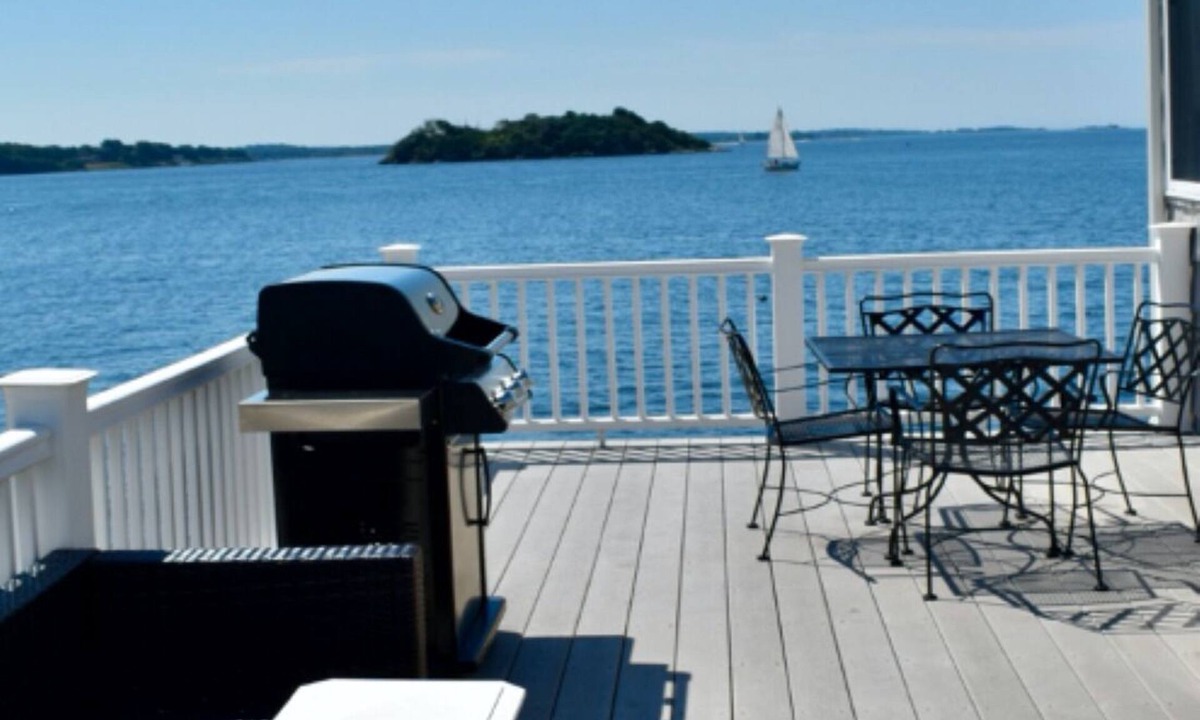 Portsmouth Cottage | Waterfront House With Panoramic Views