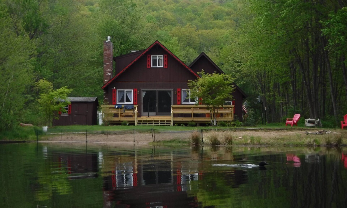 Ashland House | Waterfront House with Private Beach
