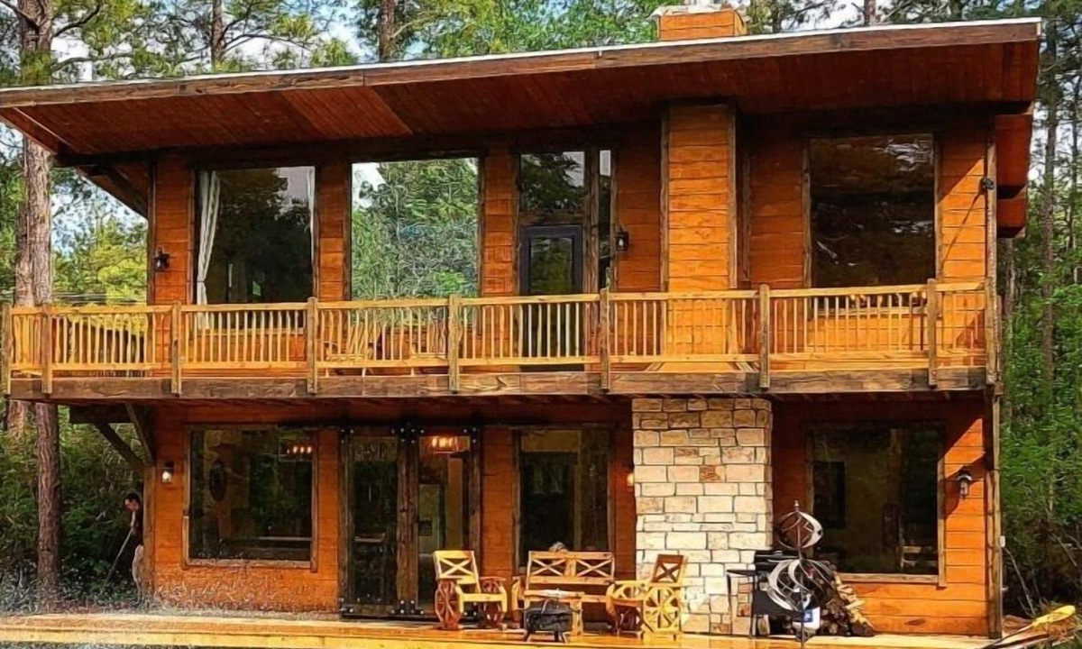 Waller House | Waterfront Houston Hideout In a Magical Forest