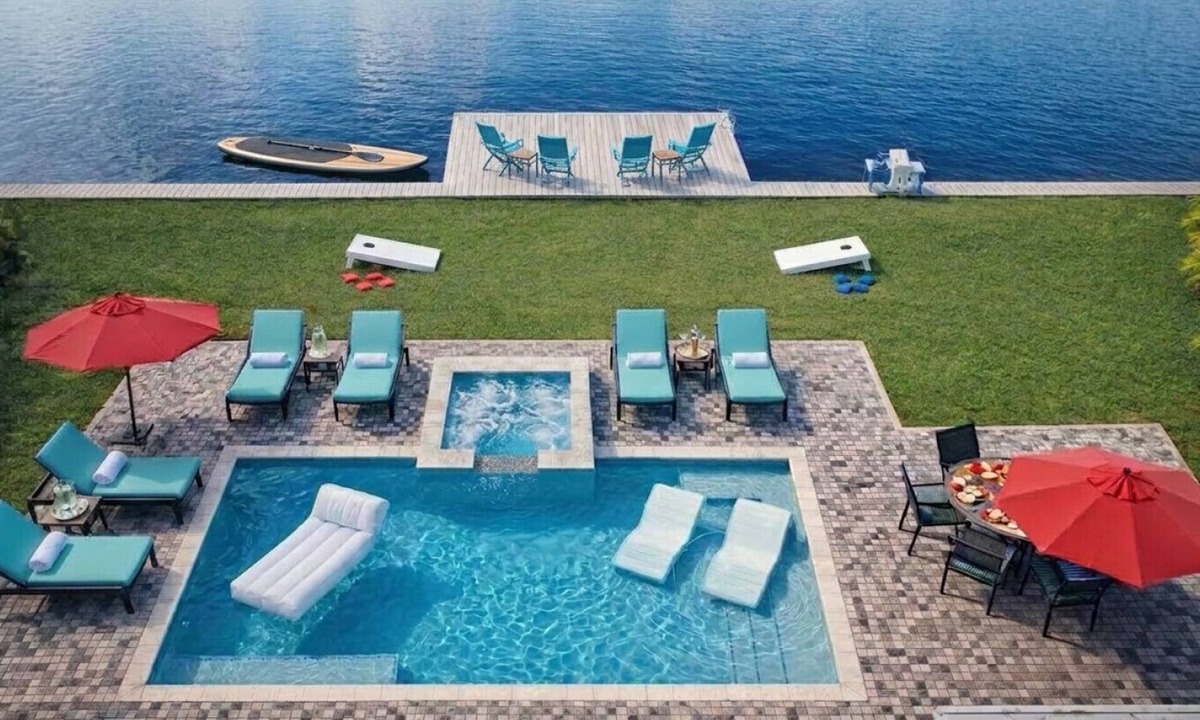 Tropic Palms House | Waterfront Htd Pool, Spa, Billiards, Lanai, Canal