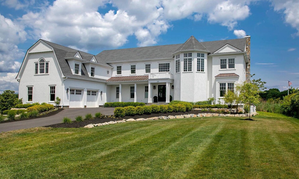 Little Silver House | Waterfront, infinity edge pool and 3 miles to the beach!