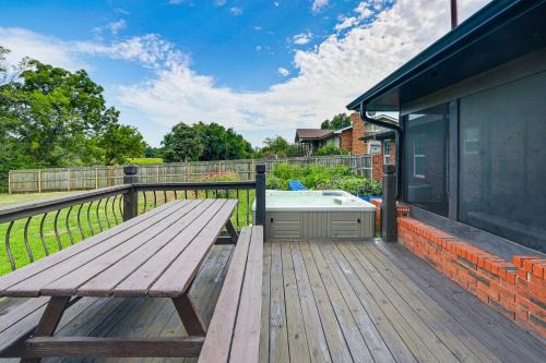 Arkansas City House | Waterfront Kansas Home with Private Fire Pit!