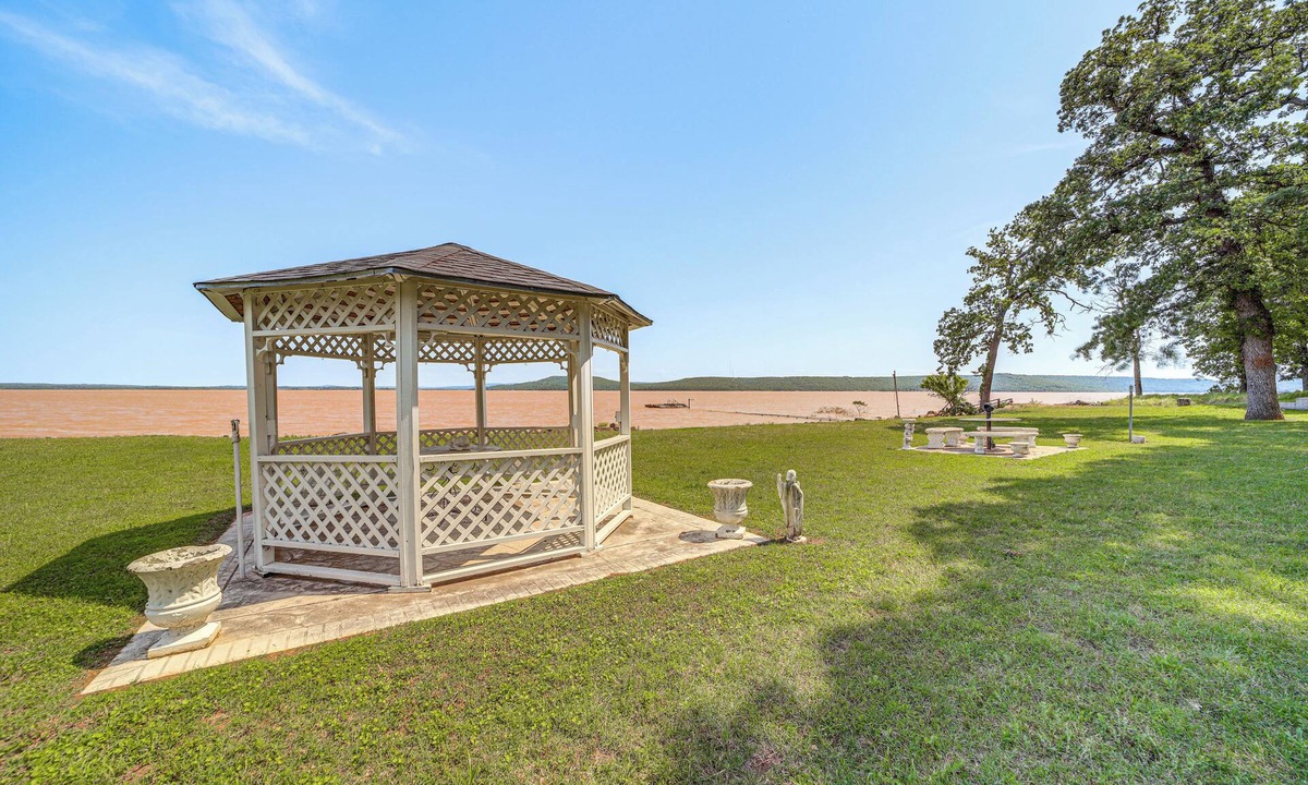 Hoyt House | Waterfront Lake Eufaula Home: Dock & Beach Access!