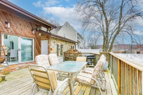 Lake Hopatcong House | Waterfront Lake Hopatcong Home w/Boat Dock!