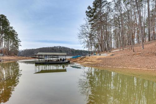 Martin House | Waterfront Lake Hartwell Retreat w/Indoor Hot Tub