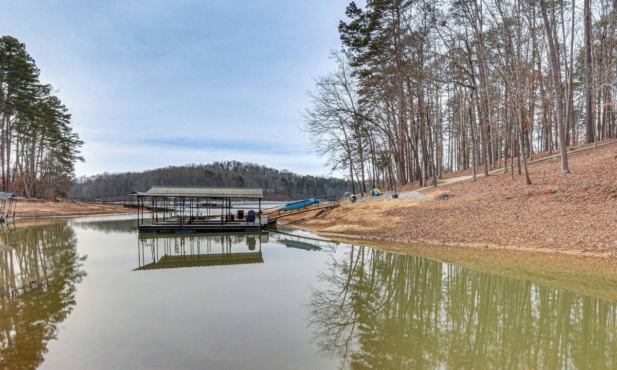 Martin House | Waterfront Lake Hartwell Retreat w/Indoor Hot Tub