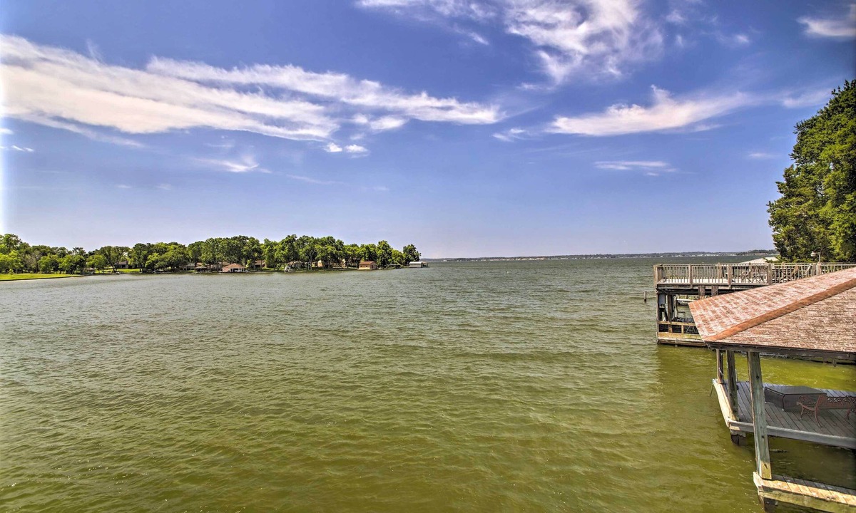 French Quarter House | Waterfront Lake Home w/Deck - New Renovations!
