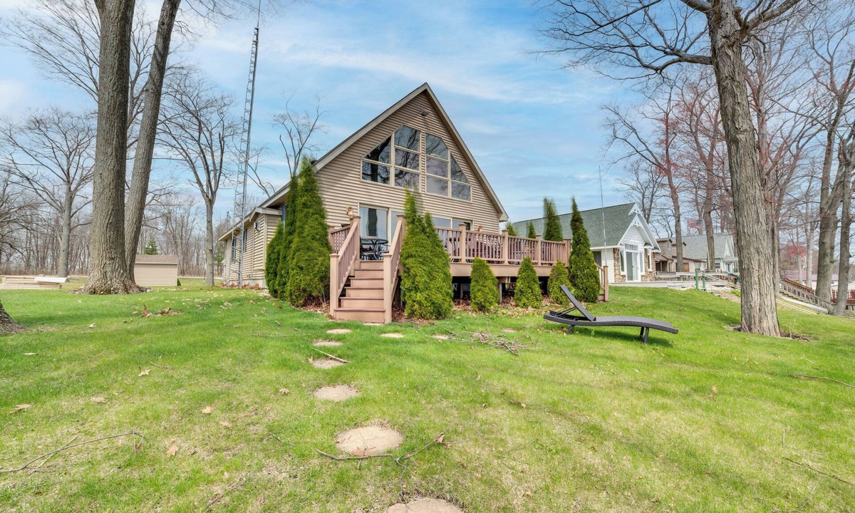 Tawas City House | Waterfront Lake Huron Home - Private Beach!