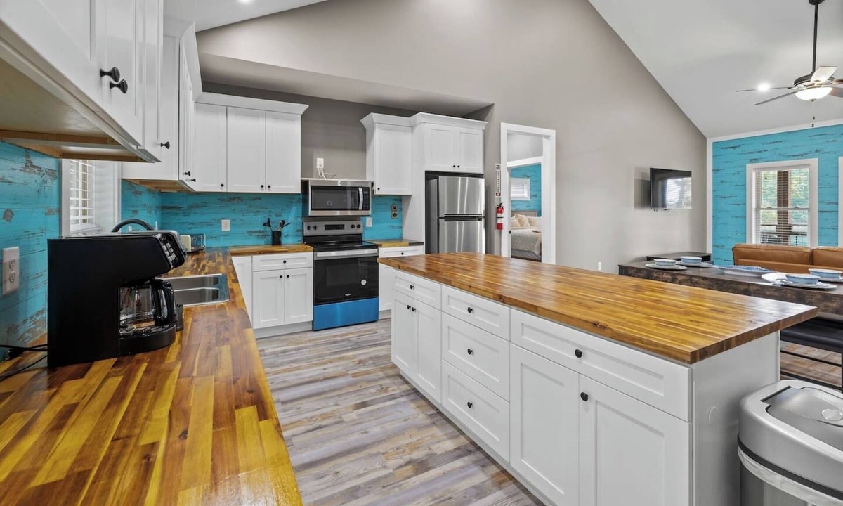 Six Mile House | Waterfront Lake Keowee Villa
