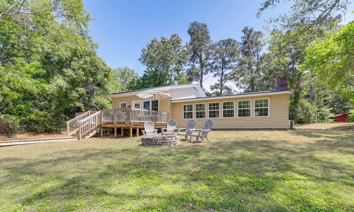 Manning House | Waterfront Lake Marion Home w/Dock: Fish & Boat!